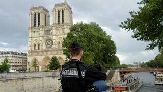 El silencioso miedo de los cientos de turistas confinados en Notre Dame