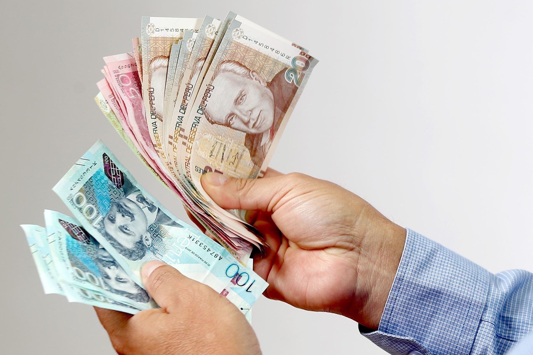 Aunque el ingreso promedio formal creció, cuatro sectores registraron retrocesos en su capacidad adquisitiva al inicio del año. (Imagen: Andina)