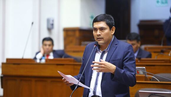 Américo Gonza minimizó la denuncia contra Kelly Portalatino por reclutar afiliados a Perú Libre en horario laboral. (Foto: Congreso)