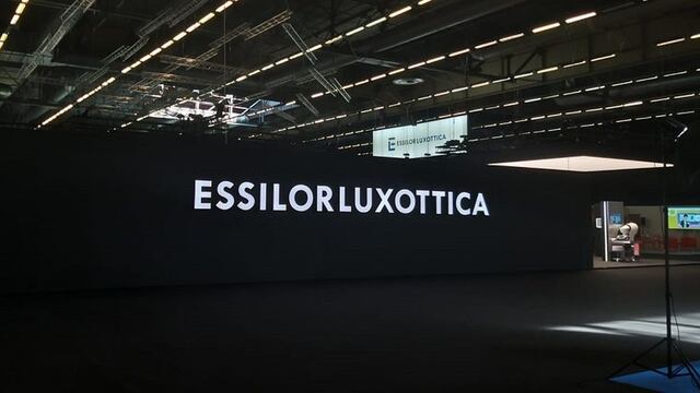 Gigante de las gafas EssiloLuxottica probará la jornada laboral de 4 días en Italia