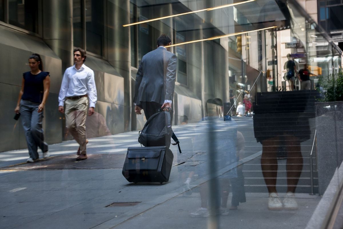 Peatones en Exchange Place, Nueva York, EE.UU. Fotógrafo: Michael Nagle/Bloomberg