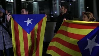 El destituido presidente catalán Carles Puigdemont fue liberado con medidas cautelares