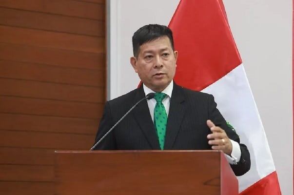 Eduardo Arana no descartó haber presentado al abogado José Luis Hauyón a Patricia Benavides