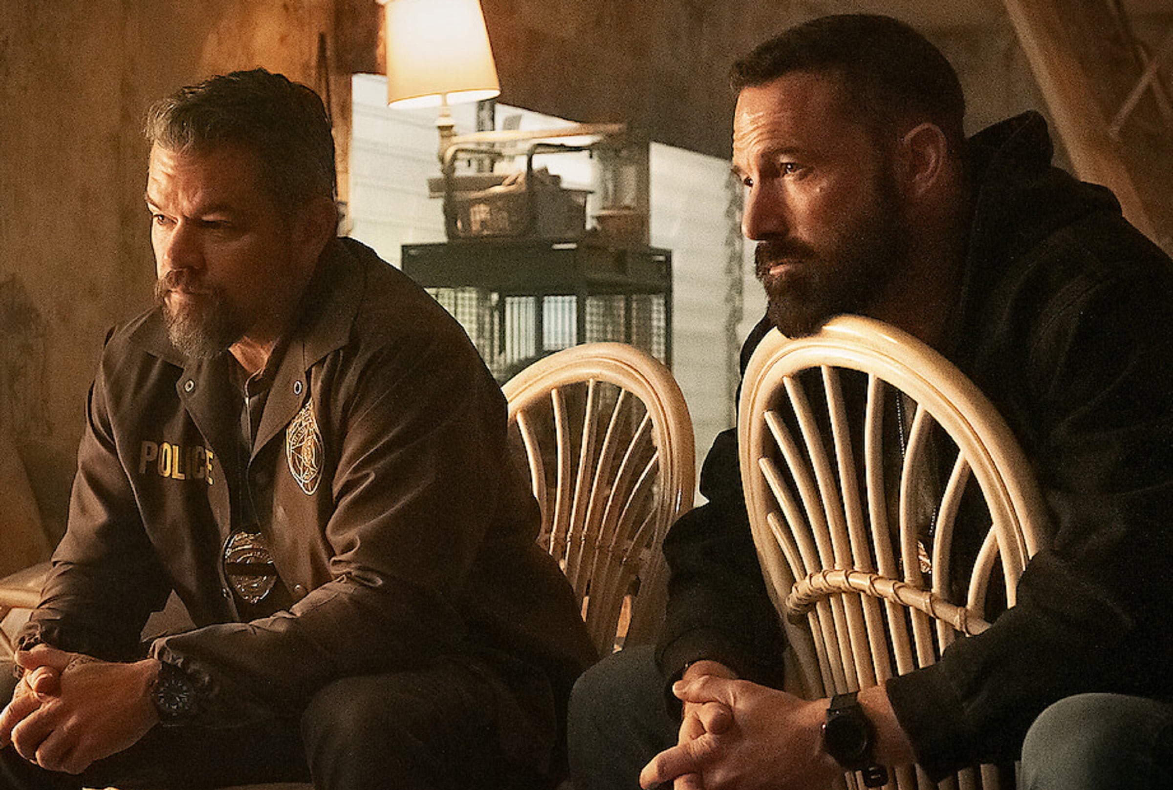 Ben Affleck y Matt Damon son los protagonistas de la película de suspenso y acción "El botín", escrita y dirigida por Joe Carnahan (Foto: Netflix)