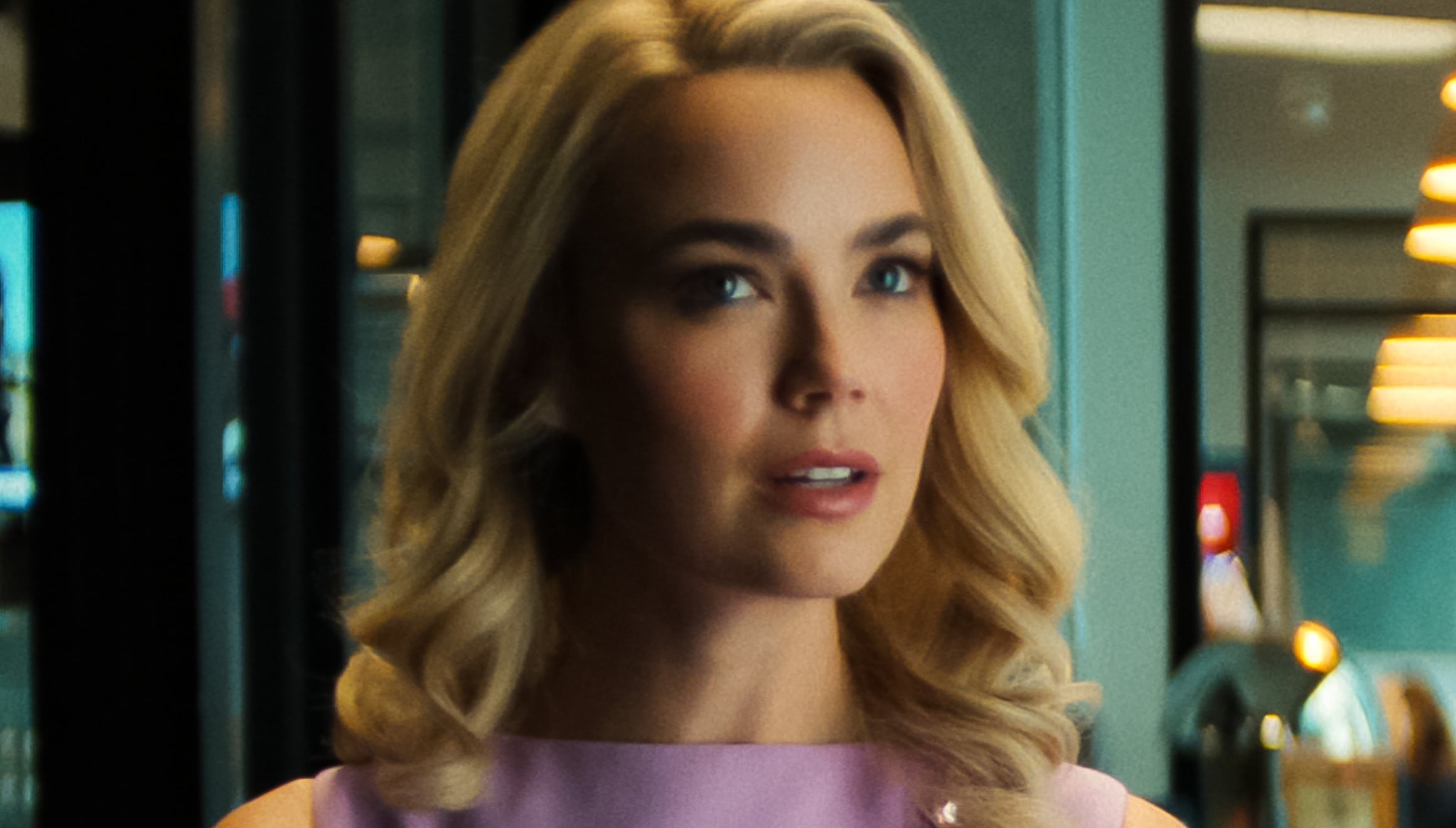 La actriz estadounidense Rebecca Rittenhouse como Lexy en una escena de la serie "Él y ella" (Foto: Netflix)