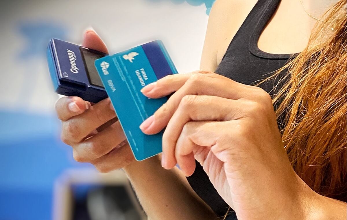 La propuesta plantea que empresas que actúan como adquirentes de pagos con tarjeta y otras que facilitan transferencias a comercios, retengan automáticamente el dinero de negocios que tengan deudas tributarias en cobranza coactiva. Foto: Openpay.