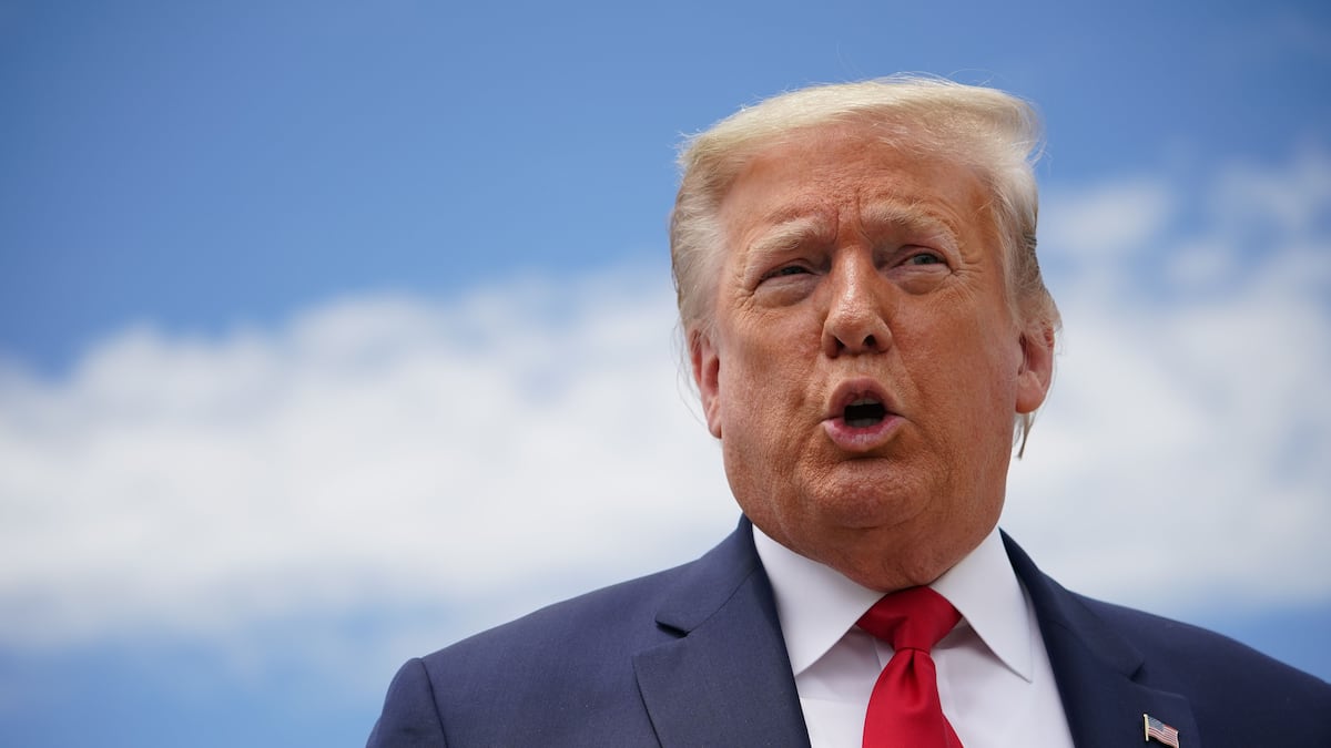 Trump comienza a enviar cheques de $500 de Obamacare: a quiénes les llega y por qué