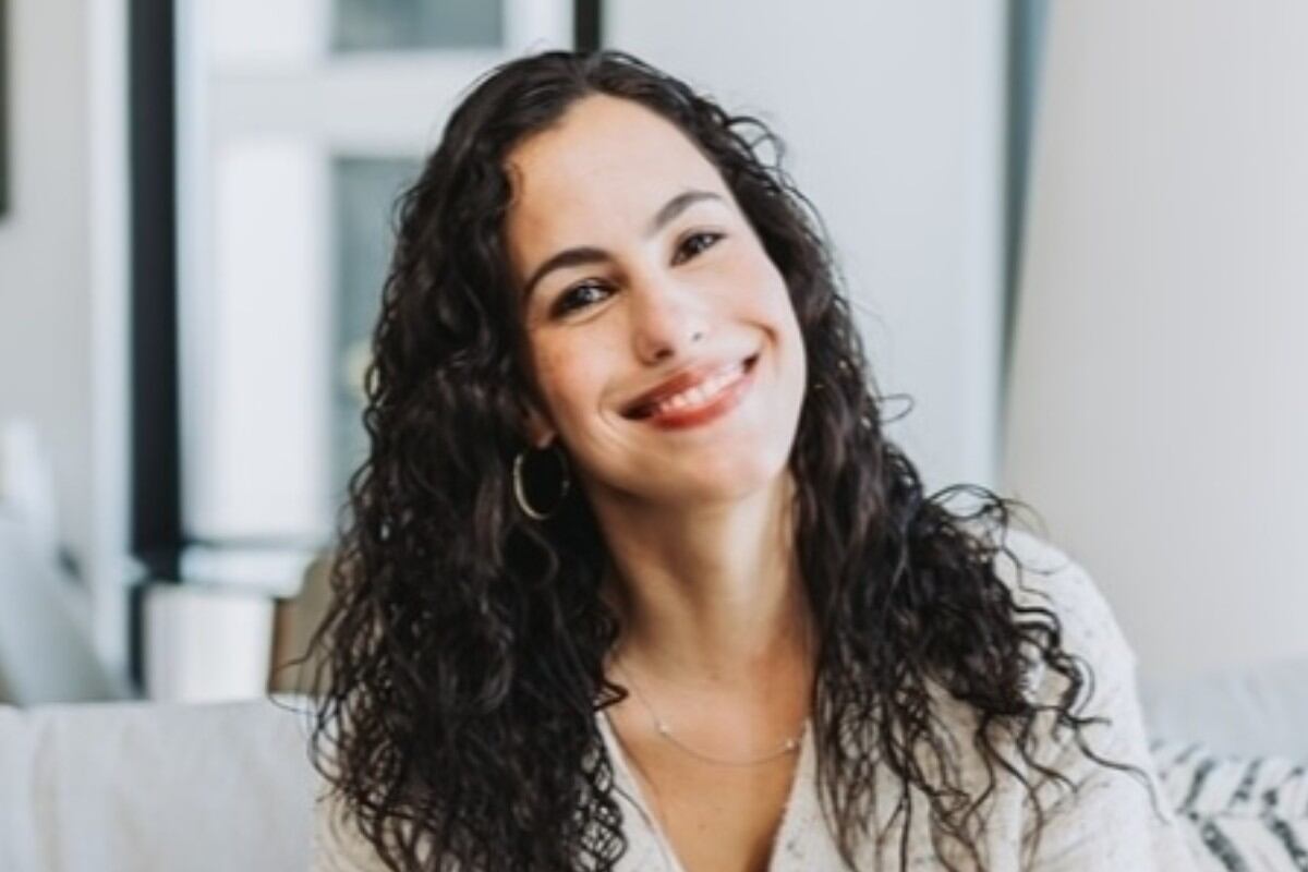 Kimberly Hamilton, de 36 años, tiene como objetivo jubilarse a los 45 gracias a estos hábitos financieros. (Foto: @beworthfinance)