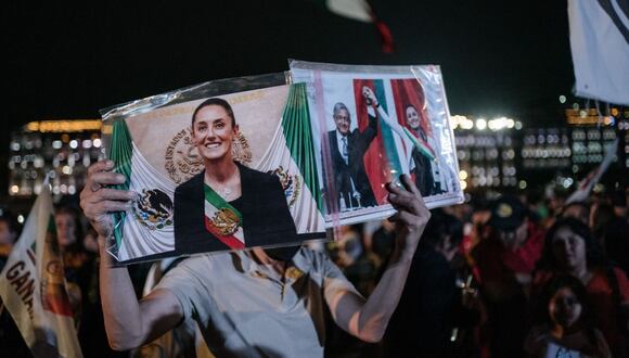 Los partidarios de Claudia Sheinbaum celebran durante un mitin la noche electoral en la Ciudad de México el 2 de junio.