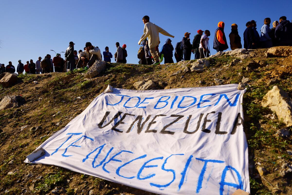Hace unos meses decenas de migrantes venezolanos intentaron cruzar la frontera entre México y Estados Unidos en Ciudad Juárez. Sin embargo, la mayoría tuvo que regresar a su país debido a la nueva ley aprobada por la administración de Joe Biden. REUTERS/Jose Luis Gonzalez