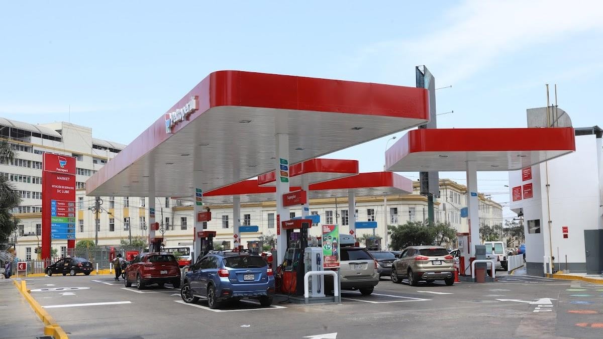 Caen precios de referencia de combustible, pero en grifos aún al alza: ¿cuánto subieron?