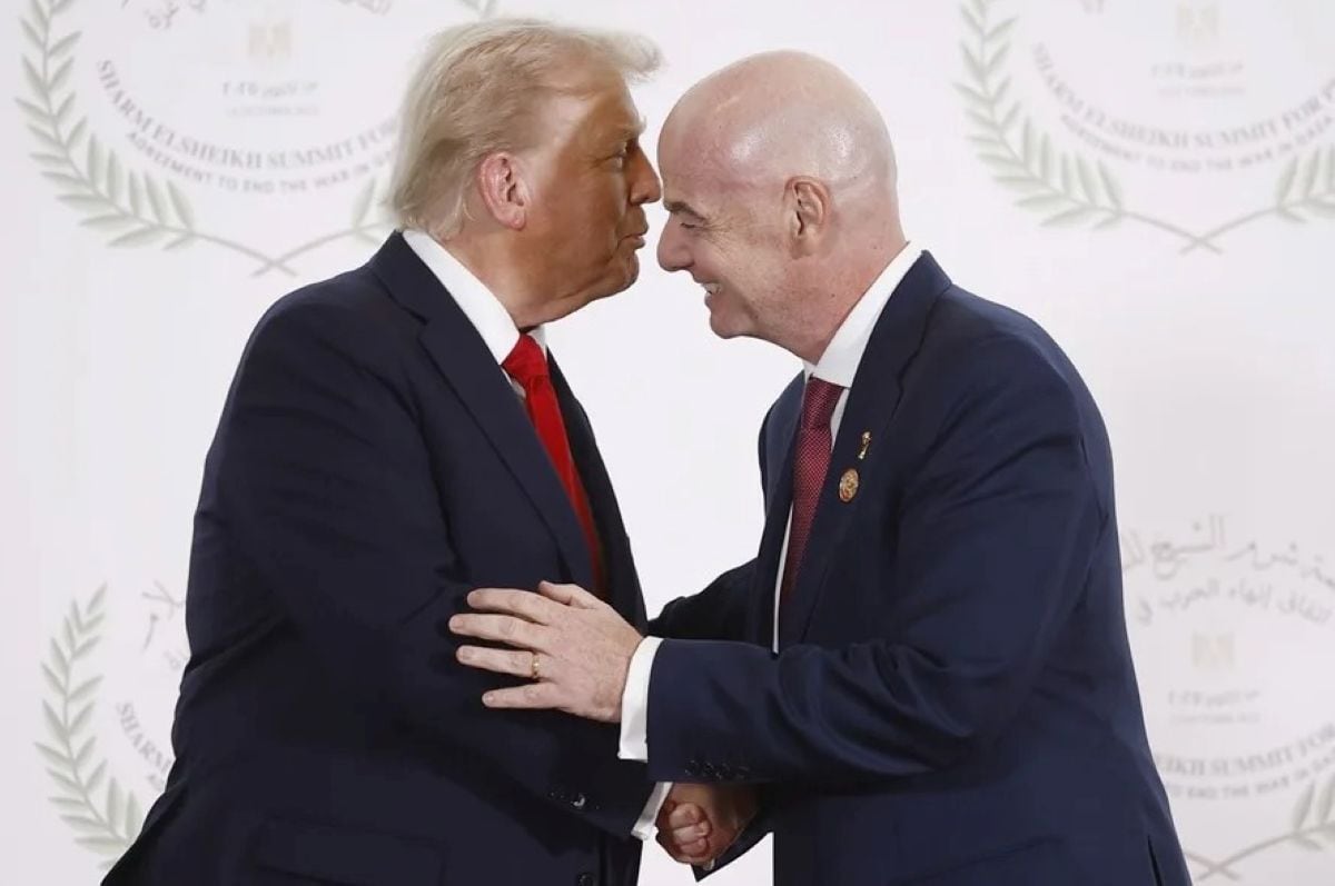 La Casa Blanca defendió la intervención de Donald Trump ante la FIFA para dejar sin efecto la sanción impuesta a Folarin Balogun. Foto: EFE/EPA/CHRIS KLEPONIS / POOL.
