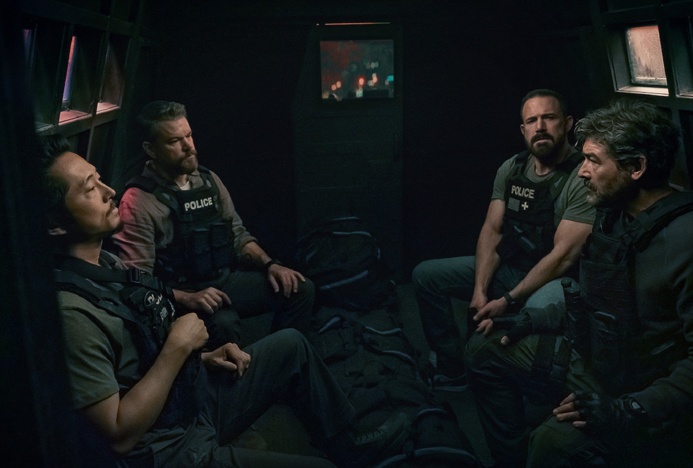 Steven Yeun, Matt Damon, Ben Affleck y Kyle Chandler son parte del elenco principal de la película de suspenso y acción "El botín" (Foto: Netflix)