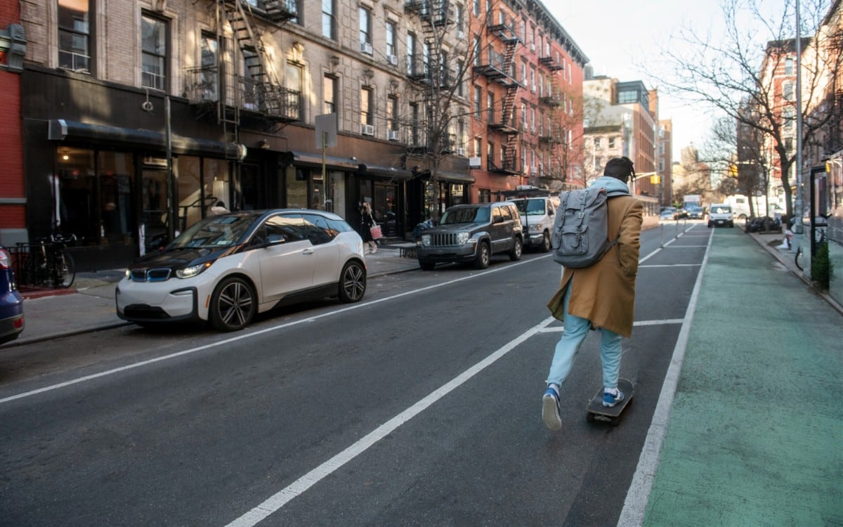 La propuesta ya provoca críticas de residentes y políticos que consideran que afectará a familias de clase trabajadora que dependen del transporte privado. (Foto referencial: Freepik)