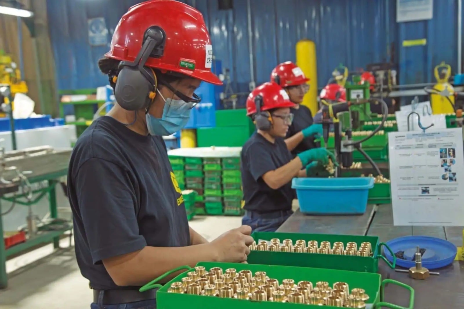 Ante el avance del comercio ilícito, las empresas industriales vienen ajustando precios y buscando nuevos mercados. (Foto: Andina)