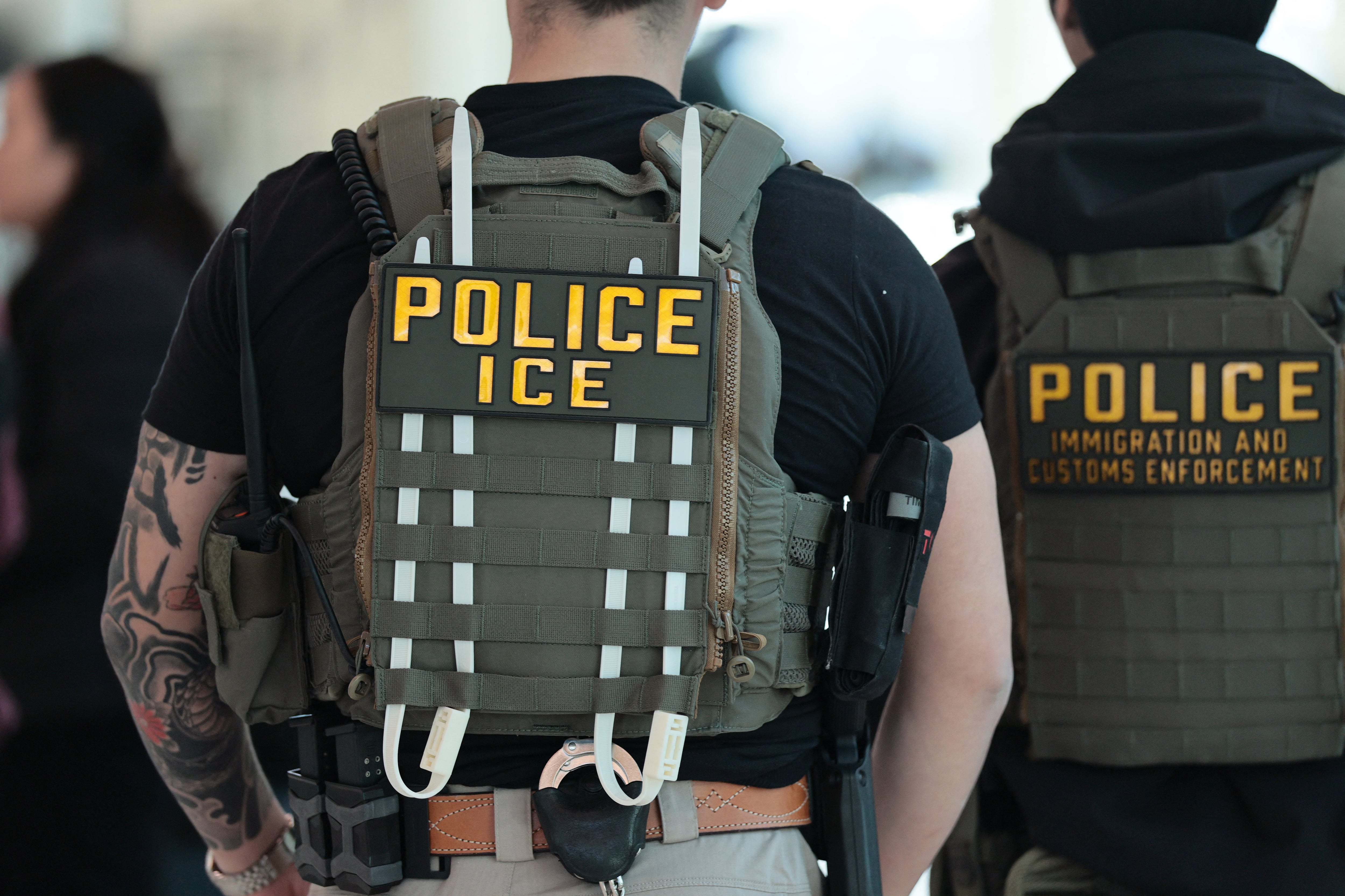 La posible presencia de ICE fue la razón principal para que se cancele el desfile en Houston. (Crédito: Michael M. Santiago / GETTY IMAGES NORTH AMERICA / Getty Images via AFP)