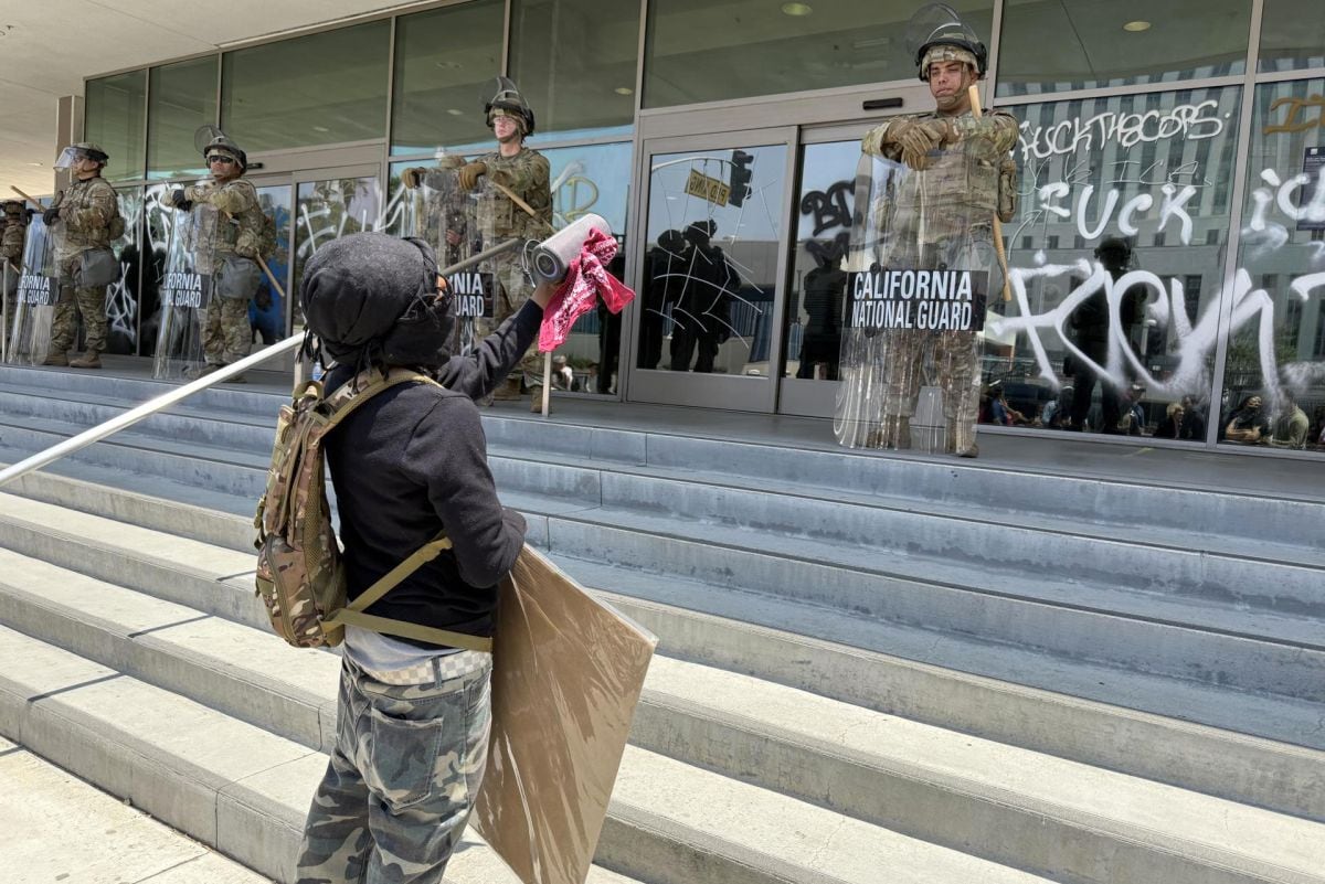 Desde Filadelfia hasta Los Ángeles, pasando por Nueva York, Charlotte, Houston y Denver, las protestas reunieron a multitudes con mensajes en favor de los inmigrantes. Foto: EFE.