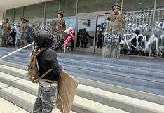 Multitudinarias protestas en EE.UU. contra Trump: “Sin reyes, sin coronas”