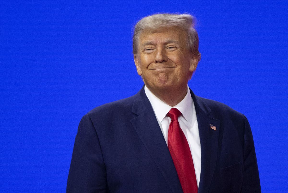 El candidato presidencial se rodeará de todos sus fieles escuderos, desde congresistas, senadores y fiscales a la nutrida red de locutores, pastores evangelistas y figuras de la ultraderecha trumpista (Foto: AFP)