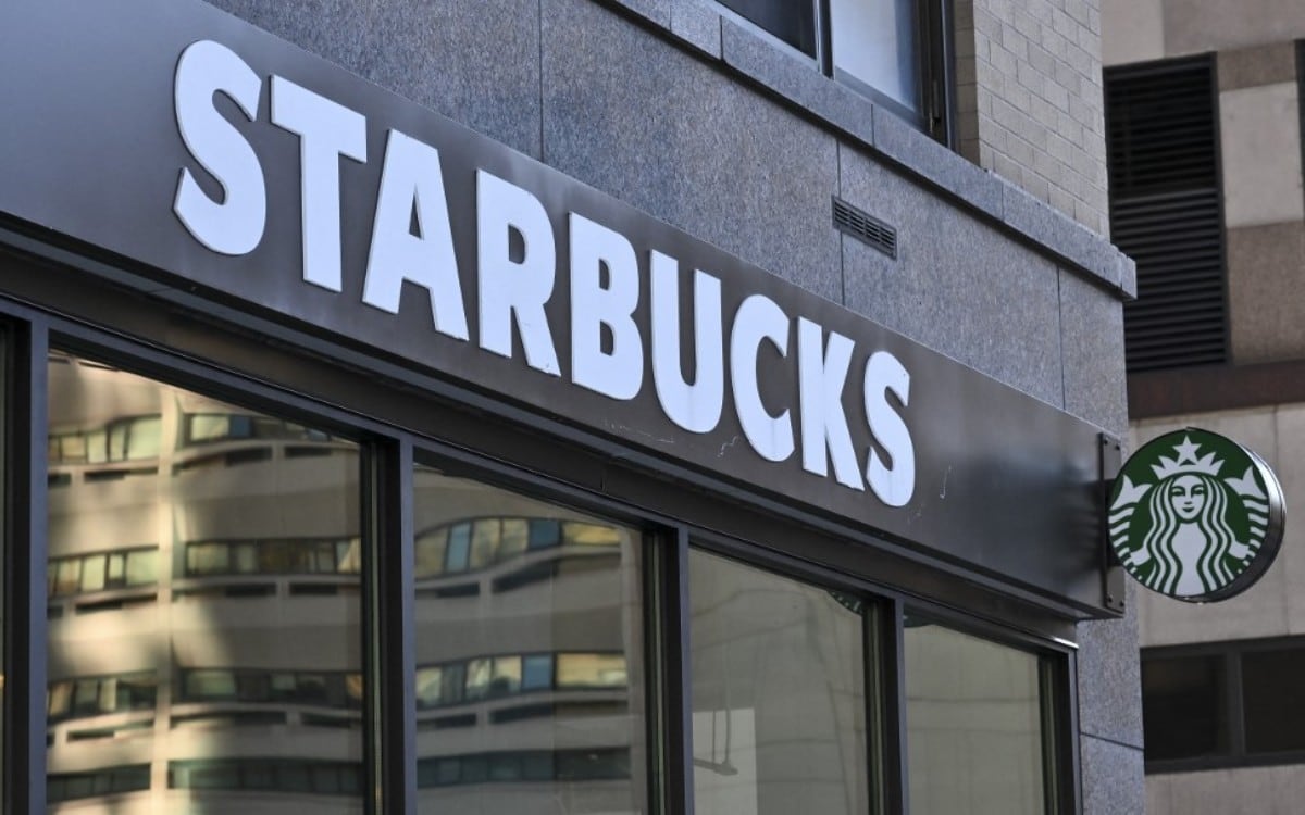 Starbucks es una multinacional estadounidense del sector cafetero con sede en Seattle, Washington, fundada en 1971 (Foto referencial: ANGELA WEISS / AFP)