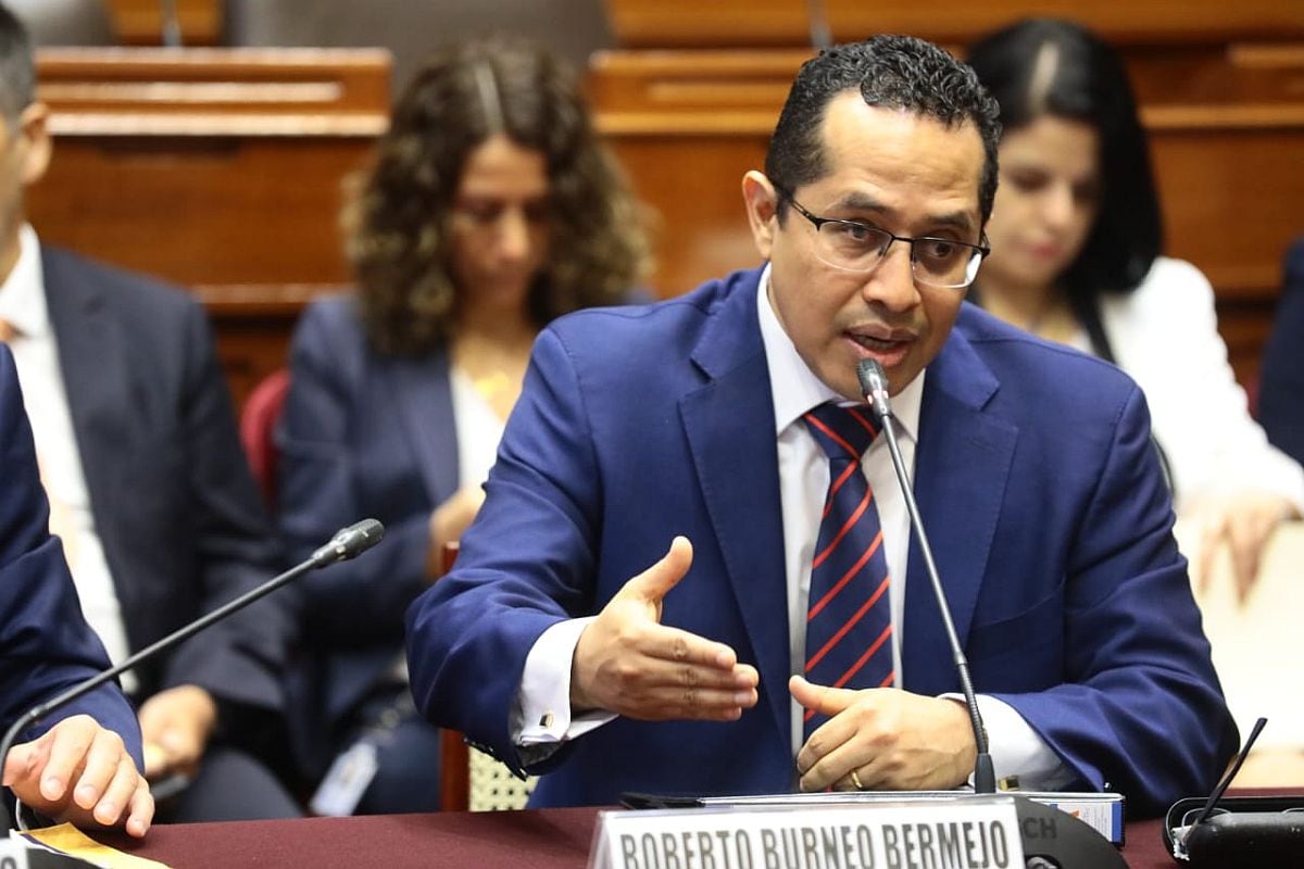 Roberto Burneo, presidente del JNE, aseguró que extenderán fechas hasta mayo. (Foto: JNE)