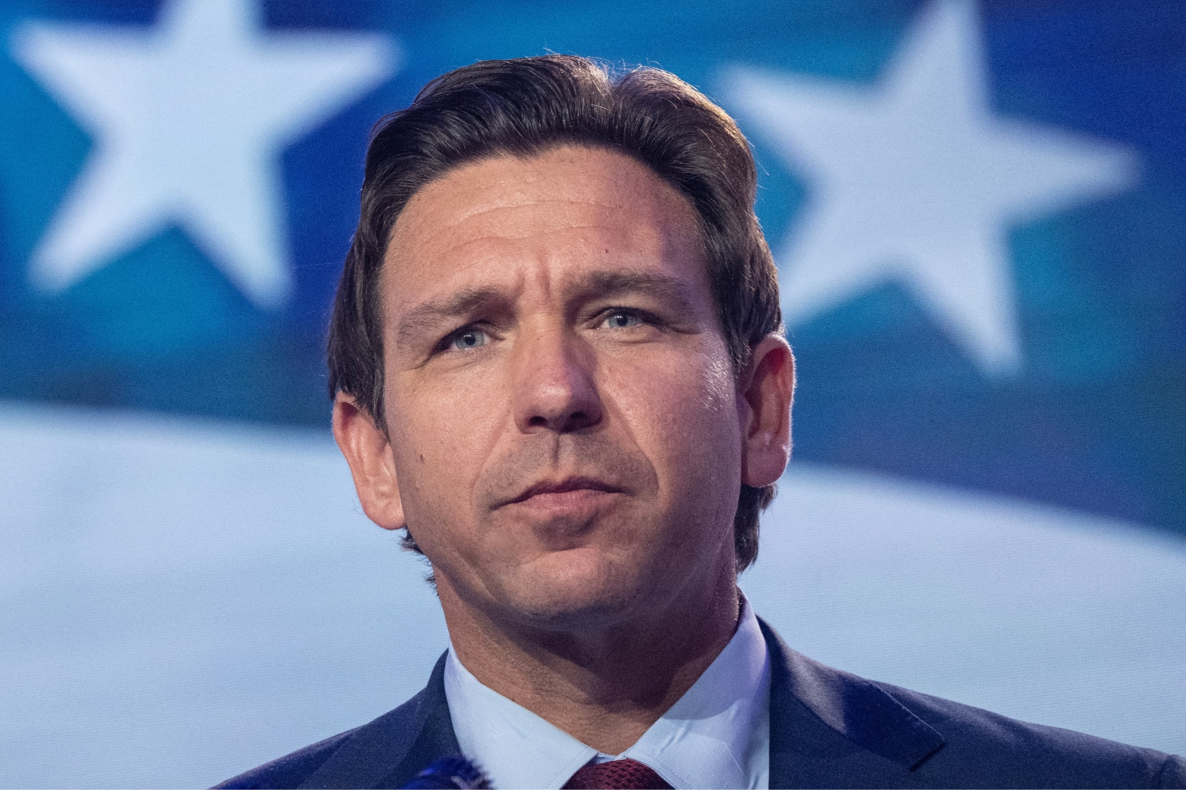 El gobernador Ron DeSantis ha tenido un año muy intenso a nivel de nuevas leyes en Florida (Foto: AFP)