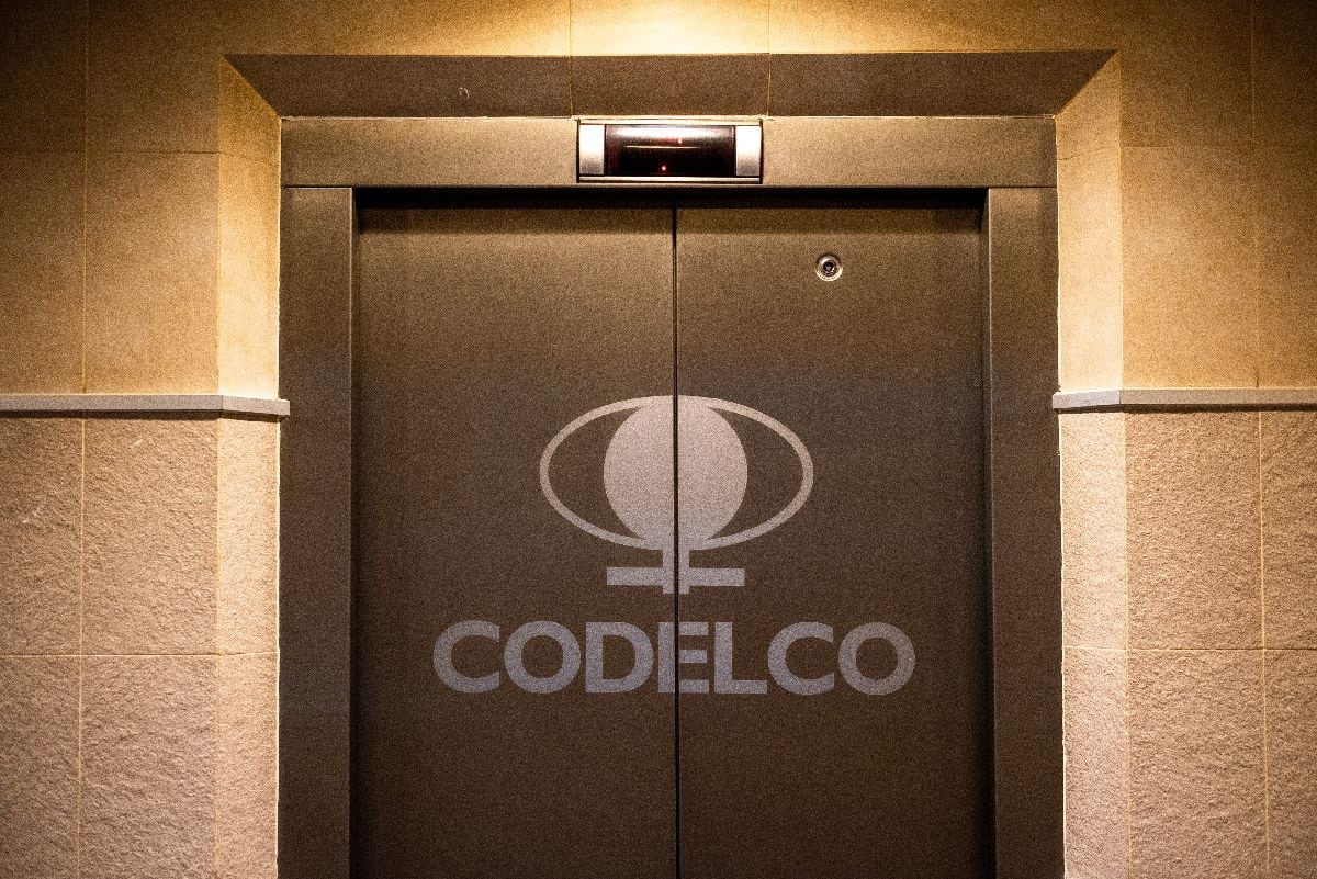 Letrero en la sede de Codelco en Santiago de Chile, el lunes 7 de abril de 2025. Codelco, el mayor proveedor mundial de cobre, afirma que la demanda física del metal se ha mantenido fuerte a pesar de la inestabilidad en los mercados financieros provocada por la guerra comercial del presidente estadounidense Donald Trump. Fotógrafo: Cristóbal Olivares/Bloomberg