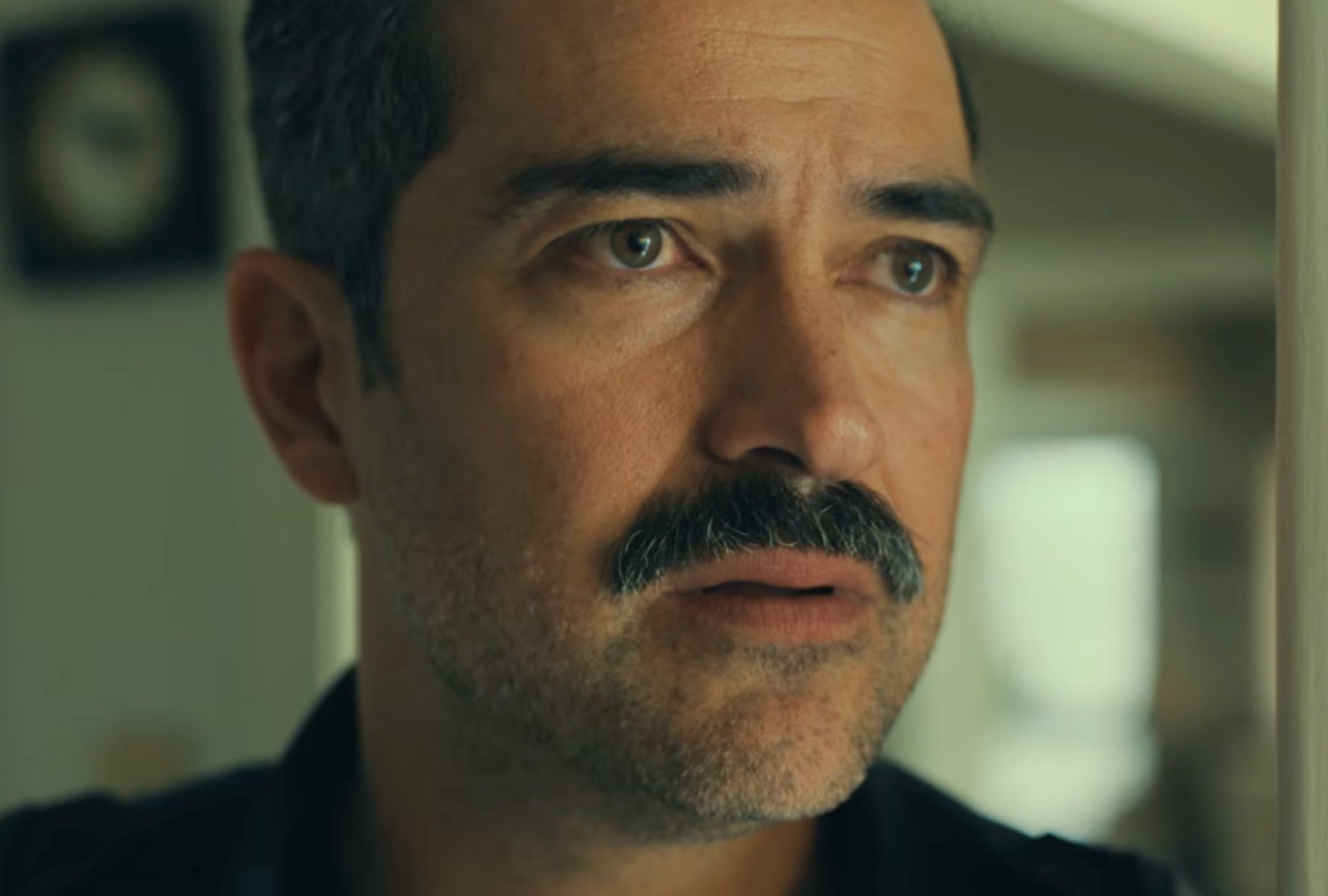 Alfonso Herrera es el protagonista de la película mexicana "La captura", que combina acción, tensión y dilemas morales (Foto: Draco Films / Netflix)