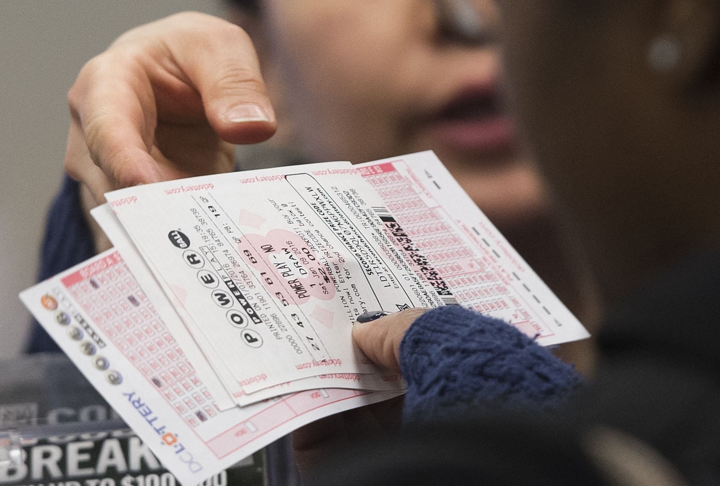 Revisa esta nota para que descubras quién ganó el Powerball hoy, miércoles 06 de mayo, en EE.UU. (Foto: SAUL LOEB / AFP)