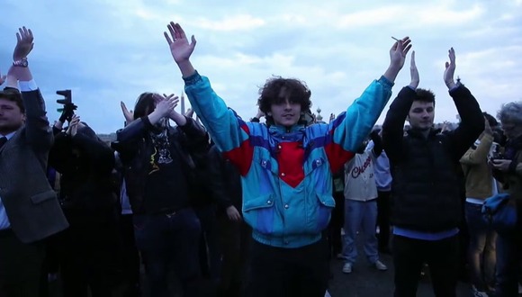Nuevas protestas en Francia tras adopción a la fuerza de reforma de pensiones