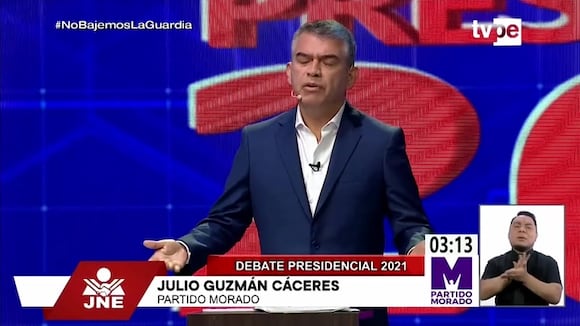 Julio Guzmán: "Me parece increíble que candidatos lean sus propuestas de temas tan importantes"