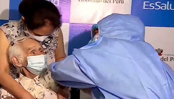 Lince: mujer de 104 es el primer adulto mayor en ser vacunado contra el COVID-19 en el Perú