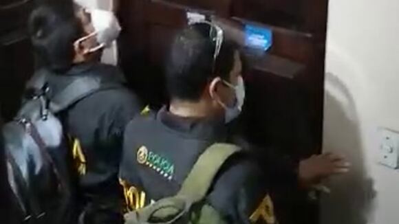 Así fue la detención de tres presuntos miembros de mafia que cobraba por camas UCI en red Almenara (VIDEOS)