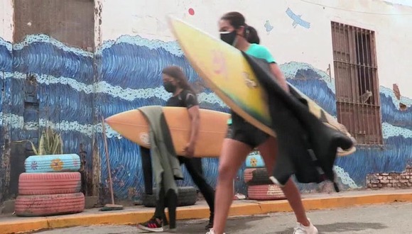 Correr olas, una terapia que aleja a jóvenes del pandillaje en Chorrillos