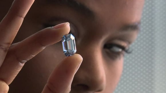 Nueva York: Sotheby's subastará raro diamante azul de US$ 48 millones