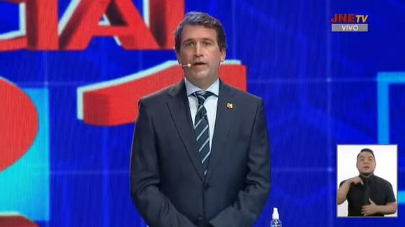 Rafael Santos ataca a candidatos