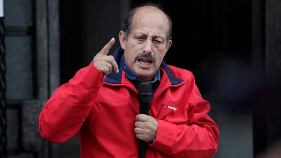 Héctor Valer presentó su renuncia al cargo tras cuestionamientos en su contra