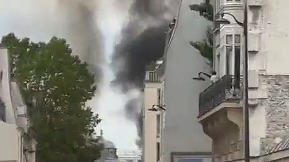 Explosión en París por acumulación de gas en el 'Barrio Latino' | Video: Twitter