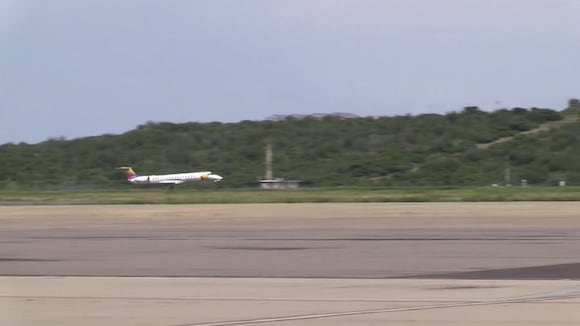 Aterriza en Venezuela el primer vuelo desde Colombia en casi tres años