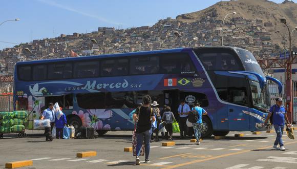 MTC exhorta a los viajeros a abordar los buses en lugares oficiales. (Foto: MTC)