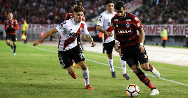 Foto 3 | Solo un triunfo lejos de Brasil. Flamengo solo fue capaz de ganar una vez a River Plate lejos de Brasil y fue precisamente en el primer partido que midió a ambos equipos en 1982 en la Copa Libertadores, cuando el cuadro rojinegro goleó en Núñez por 0-3 con tantos de Lico, Zico y Nunes. (Foto: Reuters)