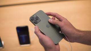 Apple se desploma ante preocupaciones por suministro de iPhone