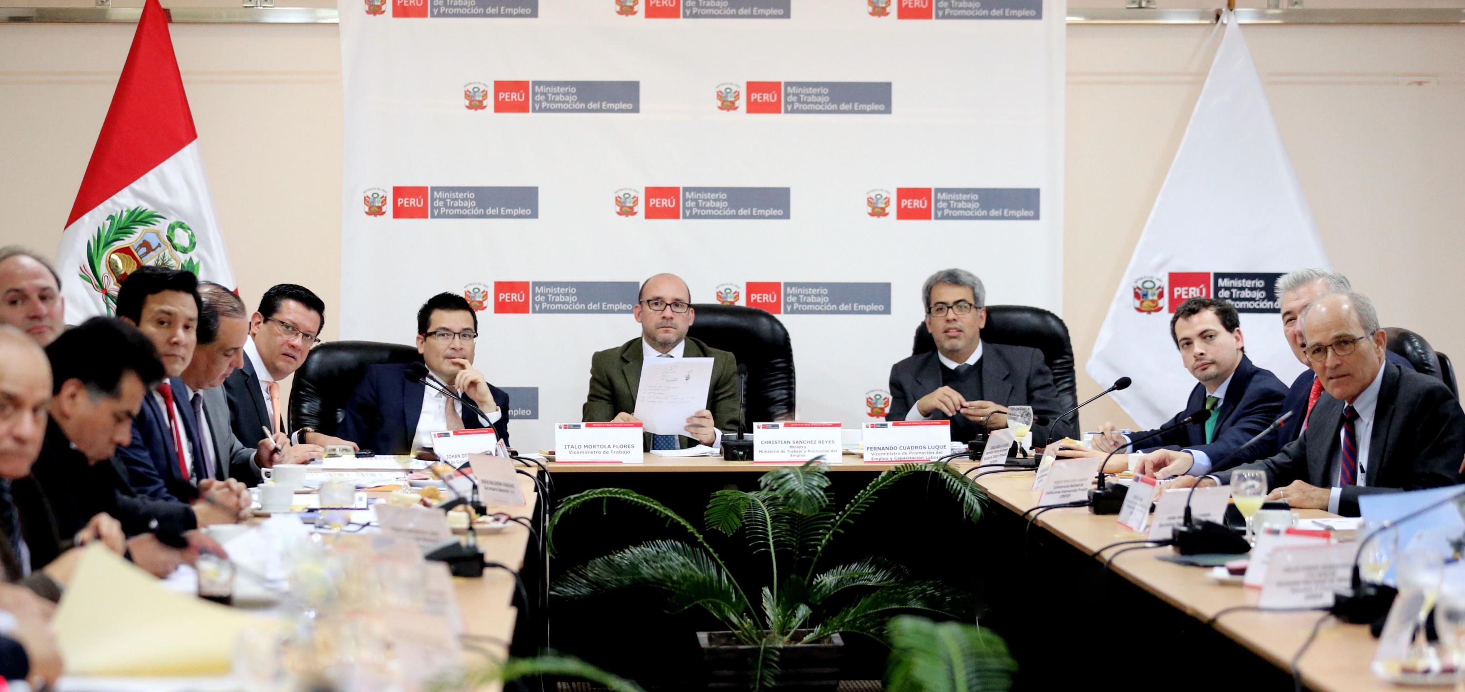 El CNTPE reunió a los representantes de los gremios laborales, del sector empleador y un representante de la OIT.