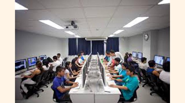 Administración y Sistemas. Esta carrera también se estudia en tres años en el instituto Cibertec. Sus egresados perciben un ingreso promedio de S/ 2,217.