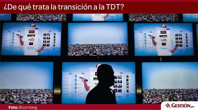 Es el proceso de reemplazar progresivamente las señales de televisión analógica por las señales digitales por parte de las televisoras. Así como la sustitución de los televisores analógicos por los digitales por parte de los televidentes.