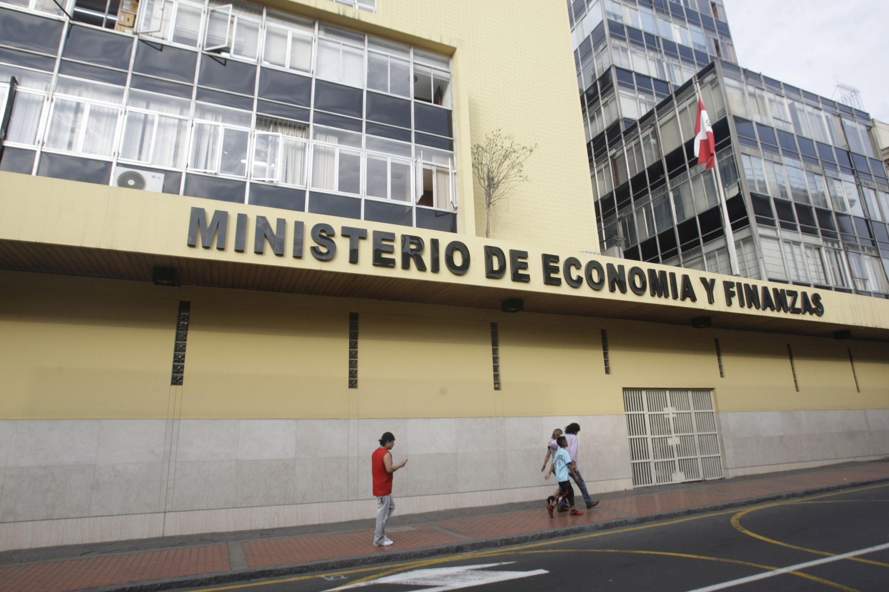 María Antonieta Alva, informó que se emitió bonos por US$ 3,000 millones en el mercado internacional a la tasa más baja históricamente. (Foto: GEC)