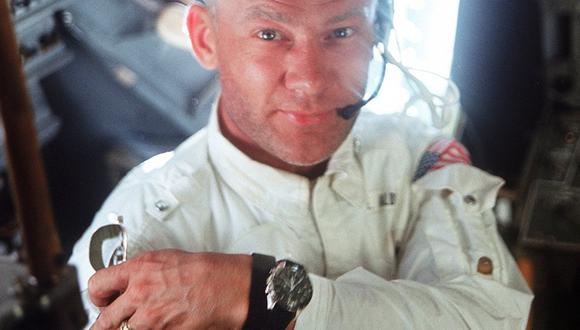 Por un precio cósmico de 34.600 dólares, está la edición limitada del Omega Speedmaster, un tributo al reloj que Buzz Aldrin utilizó en la luna. (AP)