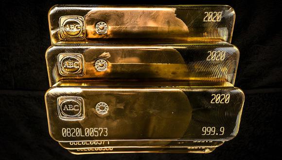 El oro al contado bajaba un 0.1% más a US$ 1,931.00 por onza a las 1114 GMT, pero anotaba un alza de 0.3% poco antes de cerrar la semana. Los futuros de oro en Estados Unidos cedían un 0.1% a US$ 1,935.80 la onza. (Foto: AFP)