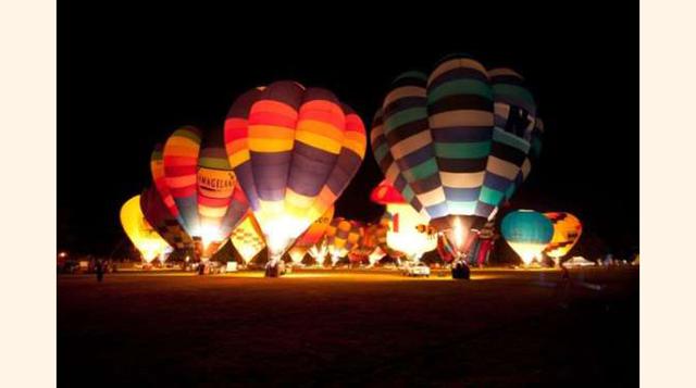 Ballon Over Waikato, Nueva Zelanda. Del 25 al 29 de marzo, decenas de coloridos globos aerostáticos flotan sobre la región de Waikato, en el festival anual. Además de admirar increíbles y coloridos globos, se puede disfrutar de paseos en globos. El evento