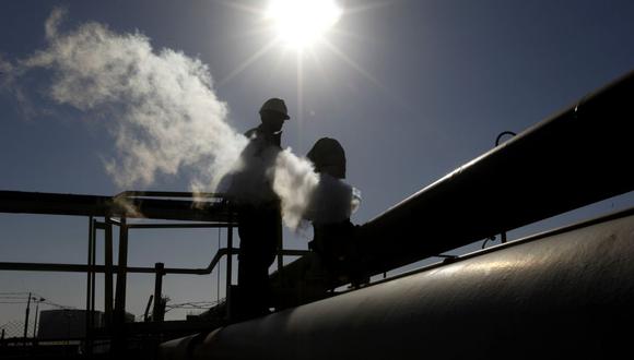 “Creemos que la demanda de petróleo pronto podría contraerse en cerca de 10 millones de barriles por día, con tal vez más por venir”, dijo Saad Rahim. (Foto referencial: AP)